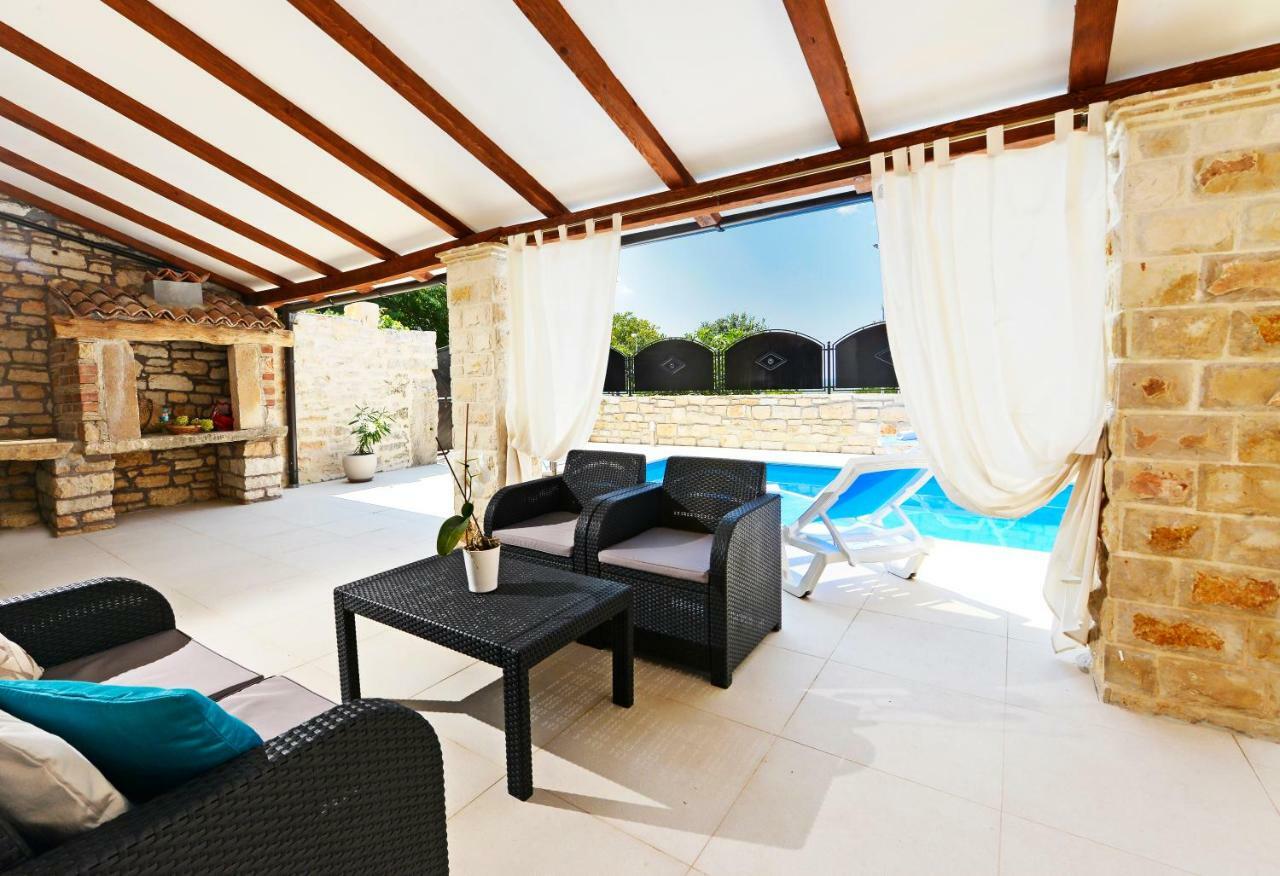 Villa Lory Sveti Lovreč Pazenatički Exterior foto